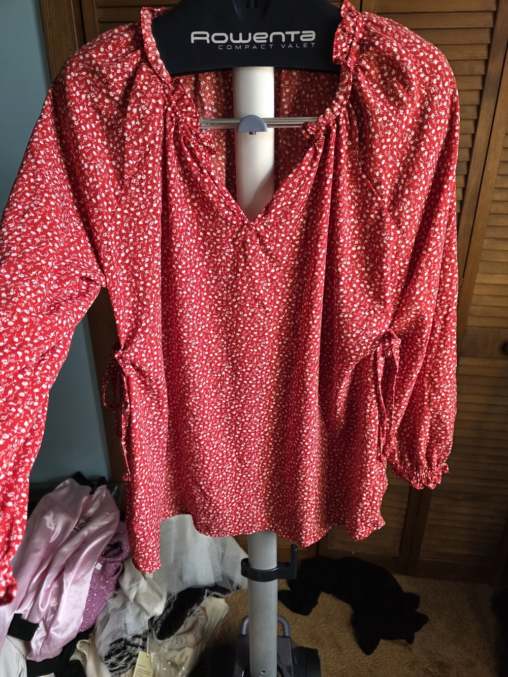 Ingrid & Isabel Red Ditsy Floral Tie-Detail Peasant Blouse